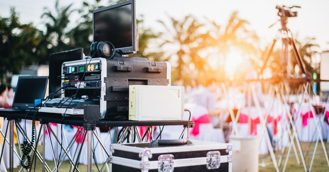 Outdoor wedding DJ set 